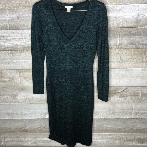 Bar III Dresses & Skirts - Bar lll XS green v neck long sleeve midi dress
